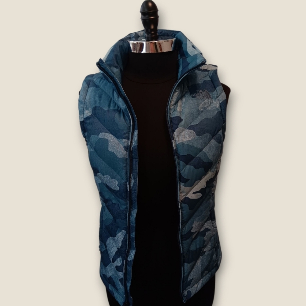 The North Face 550, Women's XSmall Blue Camo Down Puffer Vest Alpz 2.0